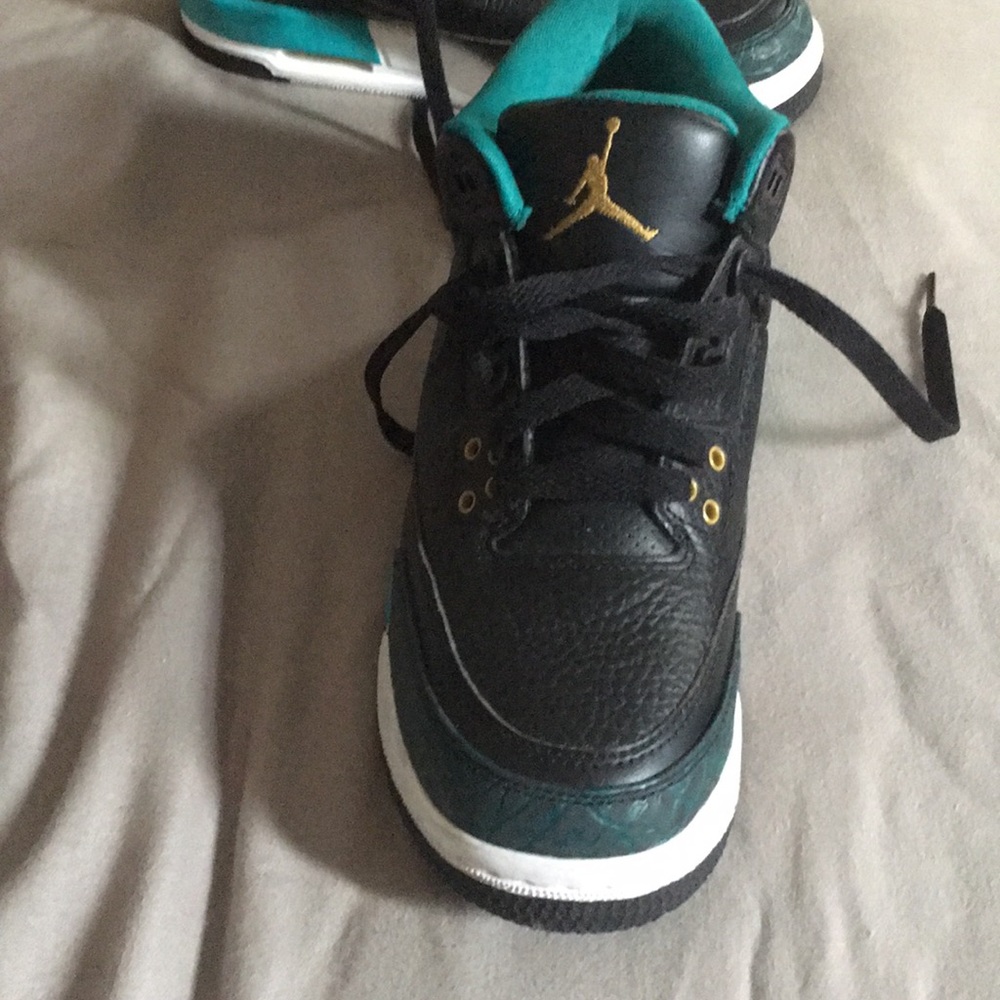 Shoes - Picture 3 of 6